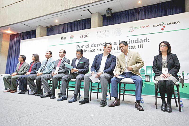 En el evento se busca establecer los paradigmas hacia un desarrollo urbano sustentable. Aspecto de la ceremonia inaugural, realizada en el Tec de Monterrey ■ foto: ernesto moreno