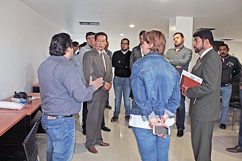 El presidente del Concejo capitalino, Catarino Martínez, estuvo en las nuevas instalaciones de la Policía Preventiva ■ FOTO: LA JORNADA ZACATECAS