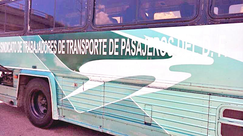 En este autobús viajaban los indocumentados, mismos que posiblemente serán repatriados a sus lugares de origen ■ foto: LA JORNADA ZACATECAS
