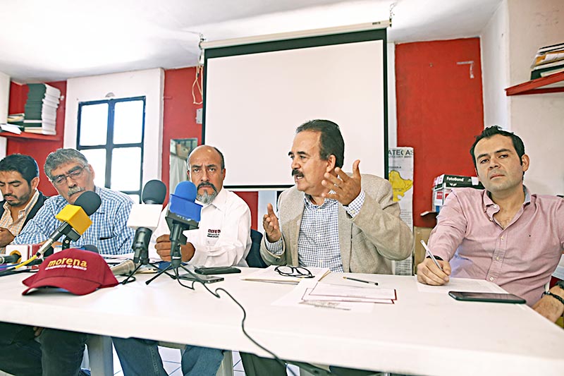 Líderes de Movimiento de Regeneración Nacional presentaron al ex senador Mejía Haro este miércoles ■ FOTO: ANDRÉS SÁNCHEZ
