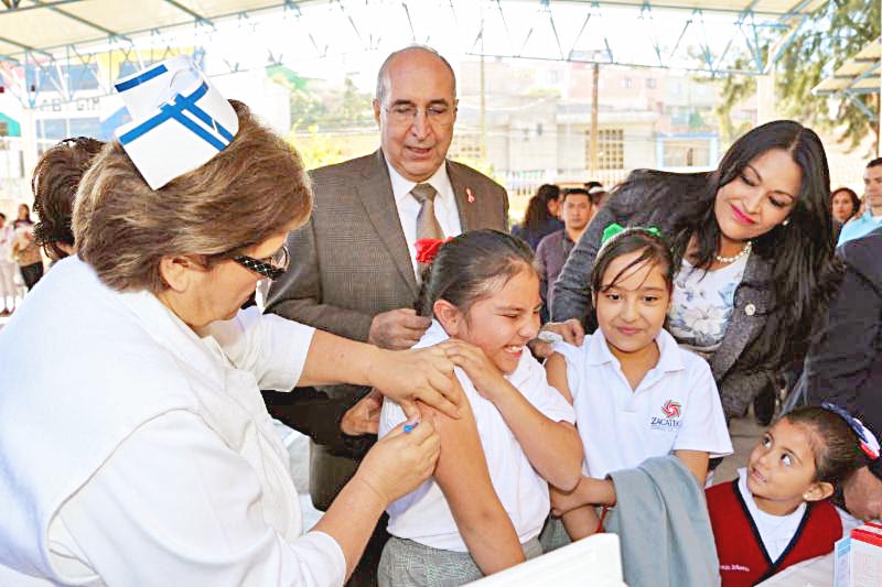 Autoridades de Salud estuvieron en el jardín de niños Adolfo López Mateos para iniciar las actividades ■ FOTO: LA JORNADA ZACATECAS