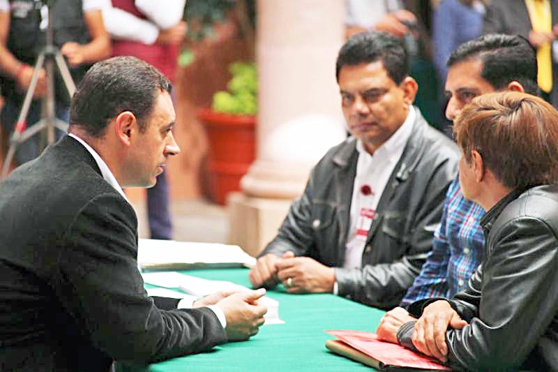 La investigadora consideró que en la creación de políticas públicas dependen las características propias de cada país. Imagen de una audiencia pública encabezada por el gobernador para atender a necesidades de la población ■ FOTO: LA JORNADA ZACATECAS