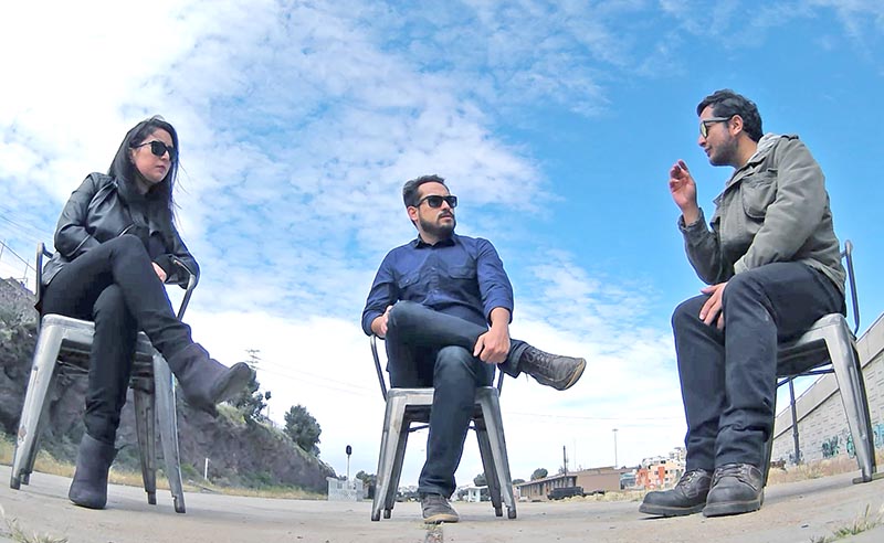 Los docentes de Literatura Citlaly Aguilar y Óscar Edgar López externaron sus puntos de vista sobre el cantante y poeta Dylan, en el programa Acentos de La Jornada Zacatecas TV que condice Carlos Navarrete ■ fotos: MIGUEL áNGEL NúÑEZ