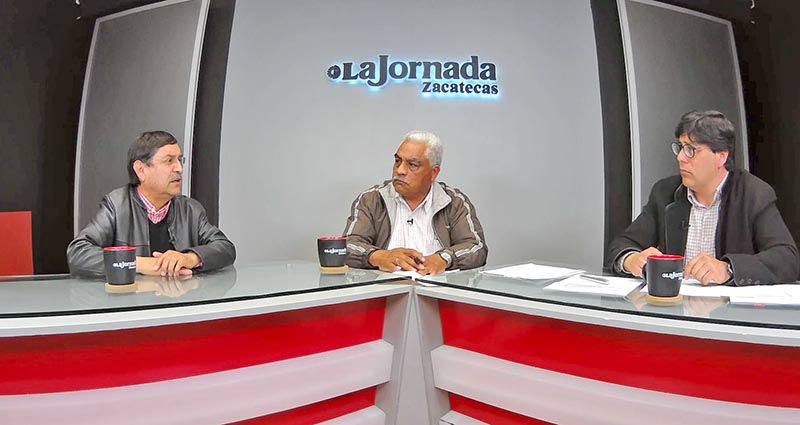 El ex rector Javier Domínguez y el delegado sindical de Preparatoria de la UAZ estuvieron en el programa Synergia, de La Jornada Zacatecas Tv ■ fotos: MIGUEL áNGEL NúÑEZ