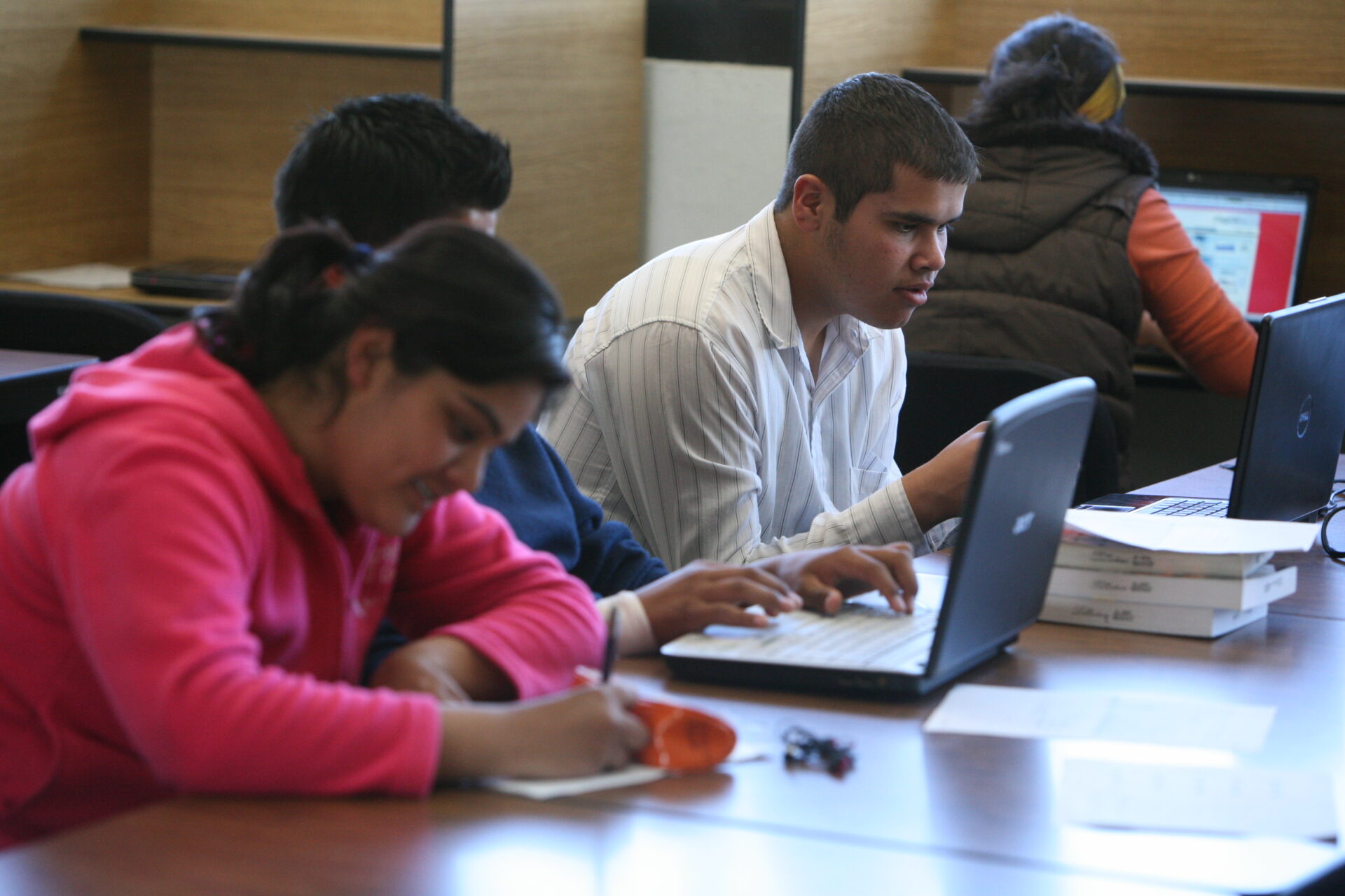 Jóvenes y niños tienen acceso a la tecnología pero su uso se limita al entretenimiento y la búsqueda de información. En la escuela este uso se ha estancado, señala Víctor Manuel Fernández Andrade, profesor de la Universidad Pedagógica Nacional unidad 321 ■ FOTO: LA JORNADA ZACATECAS