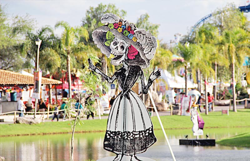 Figura de La Garbancera, personaje creado por José Guadalupe Posada que pasaría a la historia y la identidad nacional como La Catrina, bautizado así por el muralista Diego Rivera ■ foto: festival de calaveras página oficial