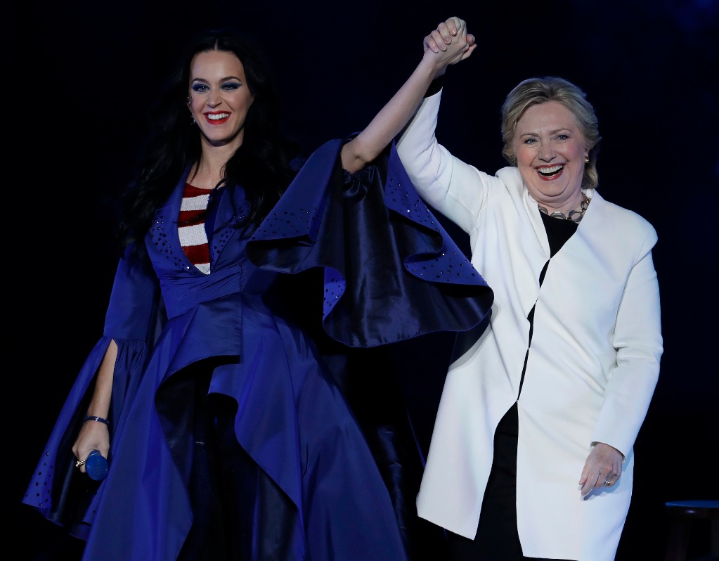 La cantante Katy Perry, durante un concierto de campaña a favor de Hillary Clinton, este sábado. Foto Ap
