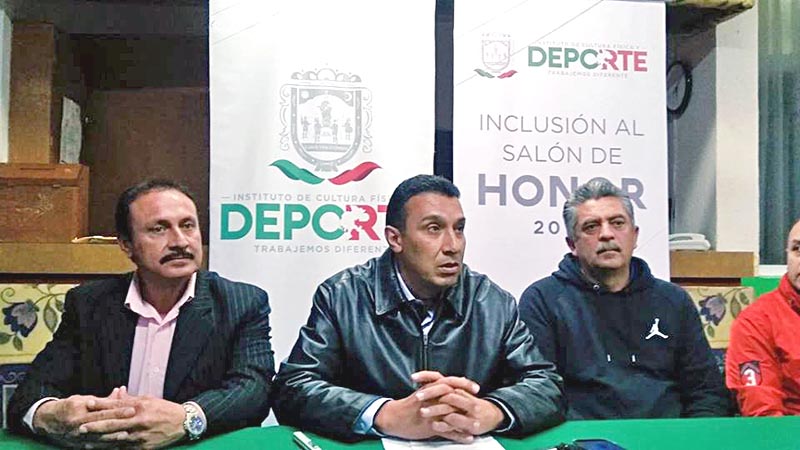 Adolfo Márquez (centro), titular del Incufidez ■ foto: facebook