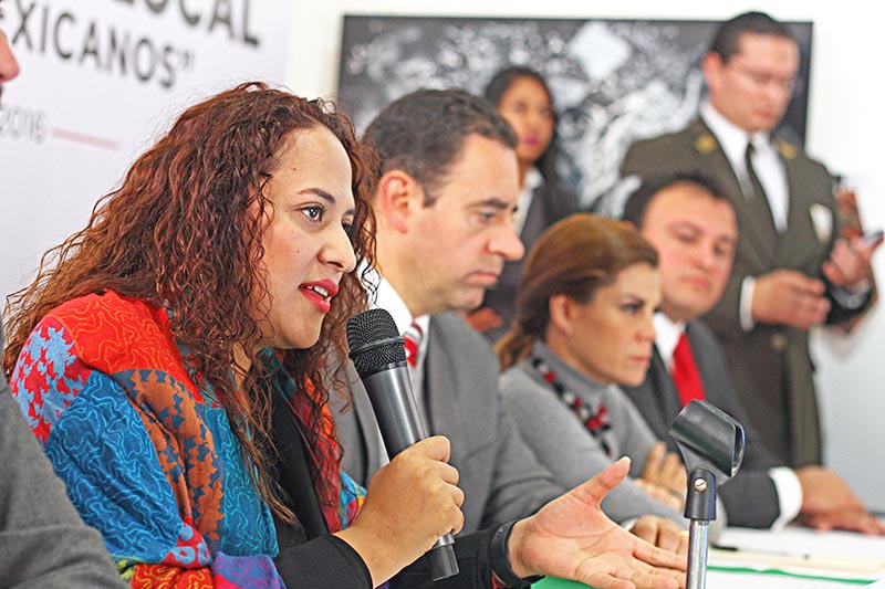 Dalia Gabriela García, coordinadora de la estrategia nacional Somos Mexicanos, junto al gobernador Alejandro Tello ■ FOTO: ANDRÉS SÁNCHEZ