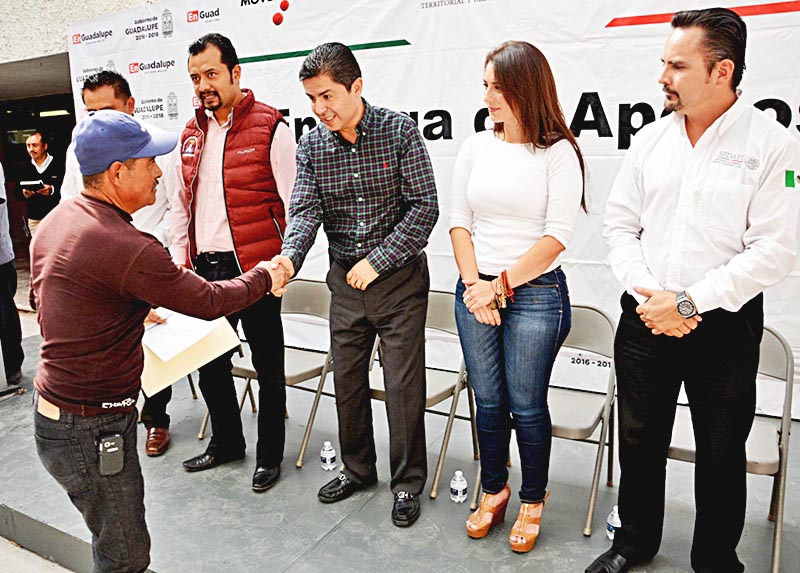 El alcalde Enrique Flores presidió el acto oficial ■ FOTO: LA JORNADA ZACATECAS