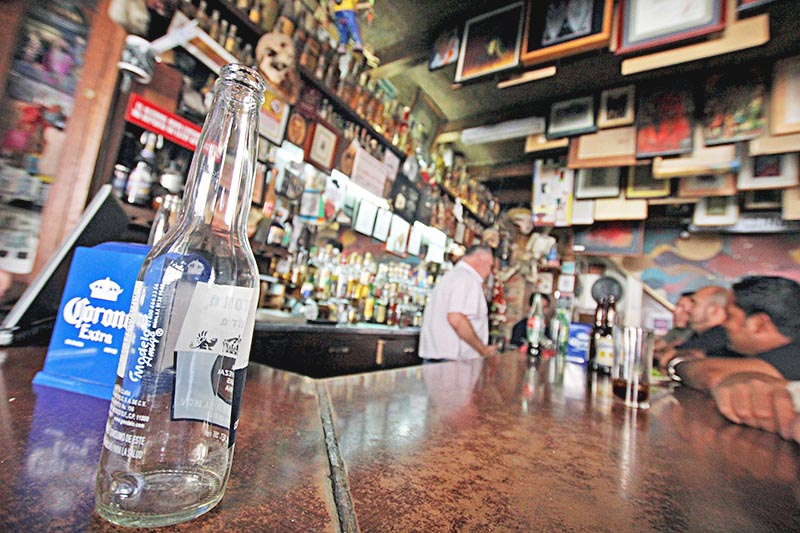 Afirman que cientos de familias dependen de la actividad en bares y restaurantes ■ FOTO: LA JORNADA ZACATECAS