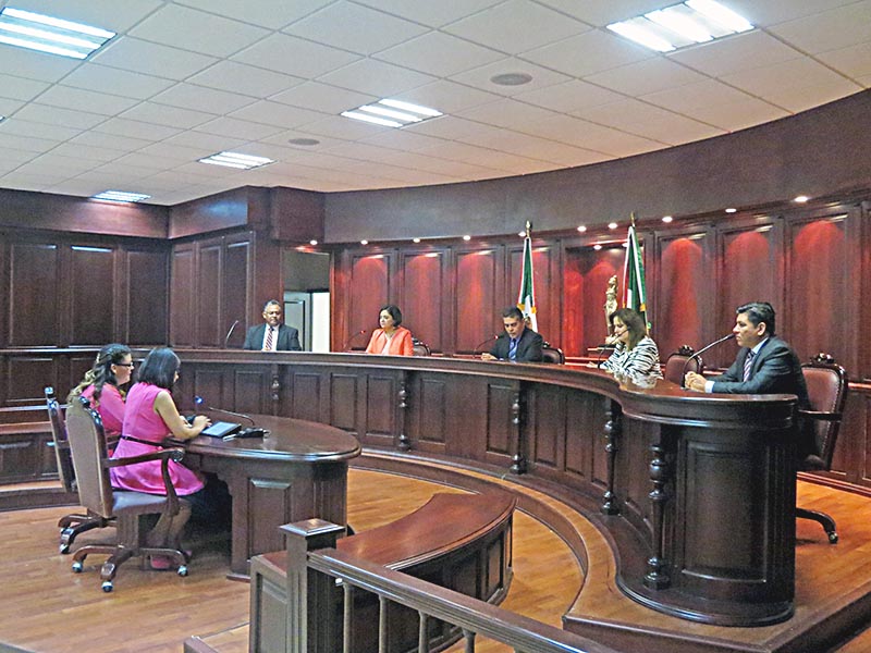 Sesión pública del Tribunal de Justicia Electoral del Estado de Zacatecas (Trijez) ■ foto: LA JORNADA ZACATECAS