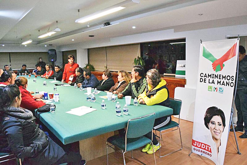 La candidata de la Coalición Zacatecas Primero a la alcaldía de la capital se reunió con dirigentes de asociaciones de distintas disciplinas deportivas ■ foto: la jornada zacatecas