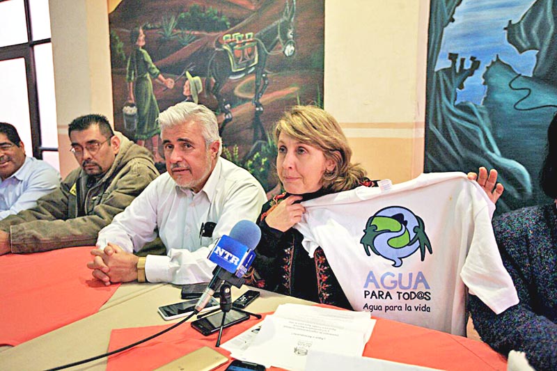 Denuncia el FPLZ importante recorte presupuestal para la Comisión Nacional del Agua en Zacatecas. En la imagen, José Narro y Eugenia Flores ■ foto: ernesto moreno