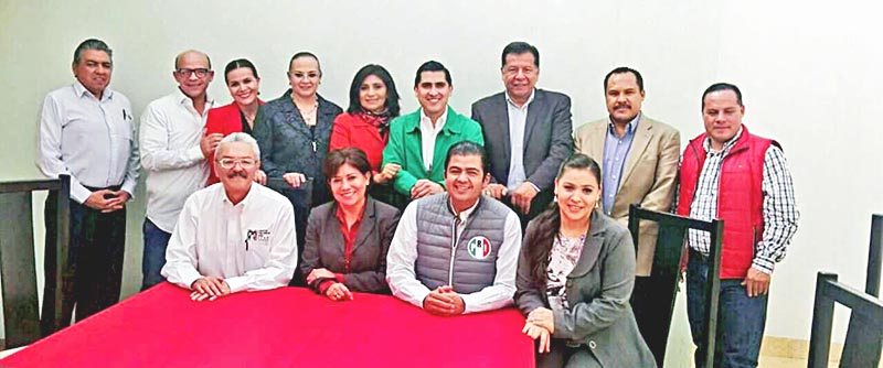 David Cháirez, primero de izquierda a derecha (de pie) ■ foto: la jornada zacatecas