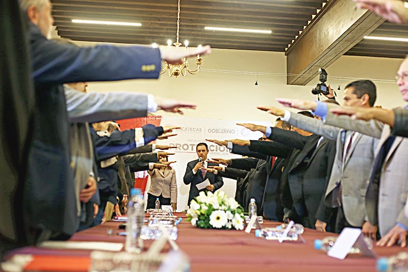 El gobernador durante la toma de protesta a los integrantes del consejo ■ foto: andrés sánchez