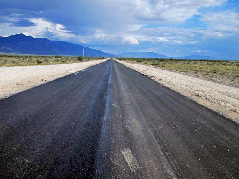 El tramo carretero abarca 2.6 kilómetros y beneficiará a mil 250 pobladores que de las comunidades Ciénega de Rocamontes, Guadalupe Garzarón y Emancipación ■ FOTO: LA JORNADA ZACATECAS