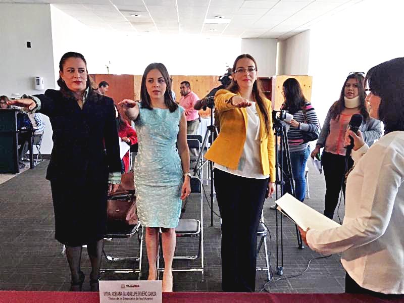 Integrantes del Comité de Transparencia de la Semujer, Brenda Castañeda Juárez, Soraya Mercado y Sonia González ■ FOTO: LA JORNADA ZACATECAS