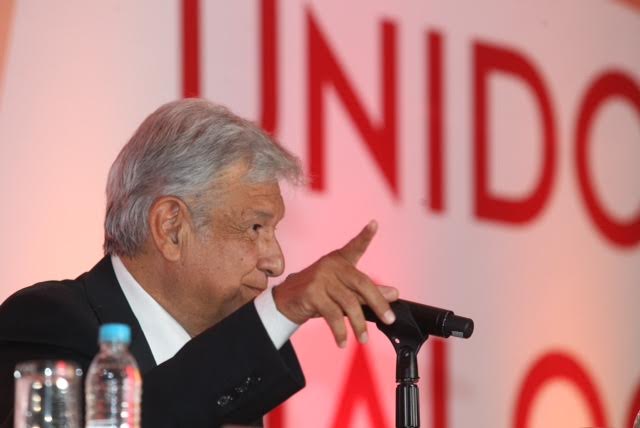 Andrés Manuel López Obrador en la inauguración de la 58 semana nacional de Radio y Televisión. Foto José Antonio López
