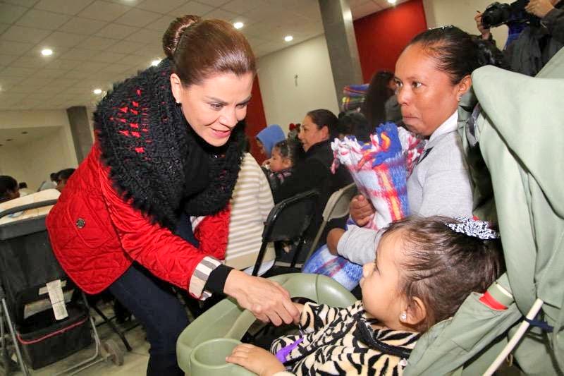 La presidenta honorífica del DIF Estatal encabezó la entrega ■ fotos: la jornada zacatecas