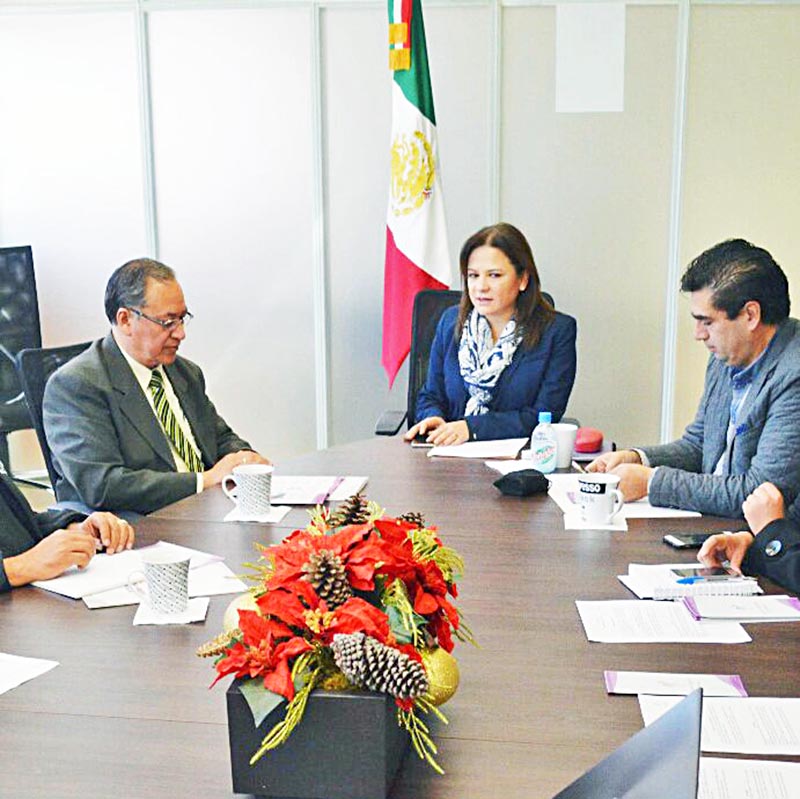 Reunión de funcionarios en el Izai ■ foto: la jornada zacatecas