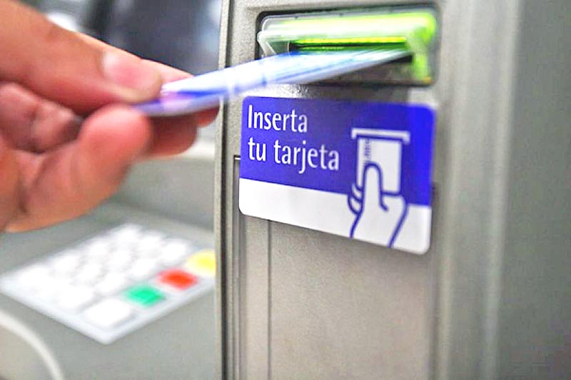 Autoridades recomendaron no pedir ayuda para retirar efectivo de un cajero a personas desconocidas ■ FOTO: LA JORNADA ZACATECAS