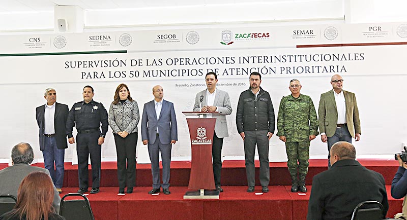 El comisionado nacional de Seguridad, Renato Sales Heredia, se reunió con autoridades estatales para evaluar la estrategia de combate a la delincuencia en Fresnillo ■ FOTOS: LA JORNADA ZACATECAS