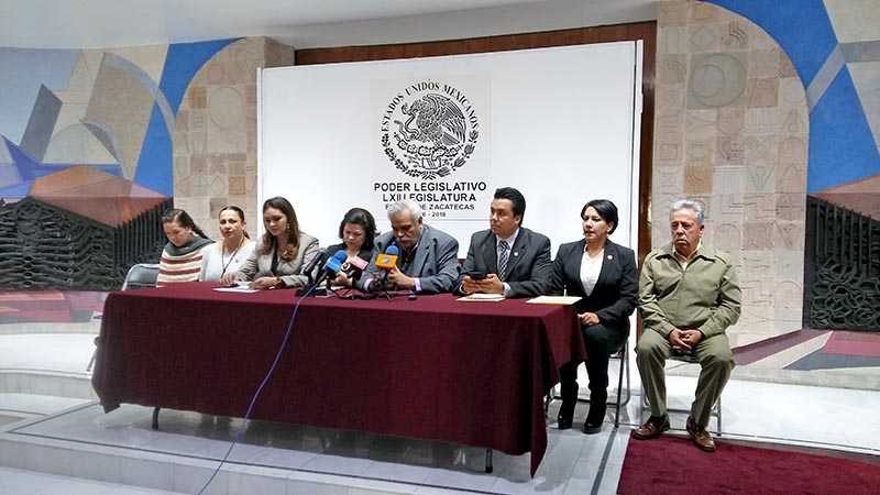 Legisladores de Morena, PRD y PAN ofrecieron una conferencia de prensa ■ FOTO: RAQUEL OLLAQUINDIA