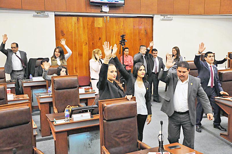 La madrugada de este miércoles, por unanimidad, los legisladores locales aprobaron diversas reformas constitucionales ■ foto: la jornada zacatecas
