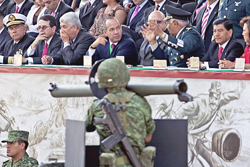 Al inicio de su mandato, Felipe Calderón ordenó al Ejército salir de sus cuarteles y realizar tareas de seguridad ■ fotos: la jornada zacatecas
