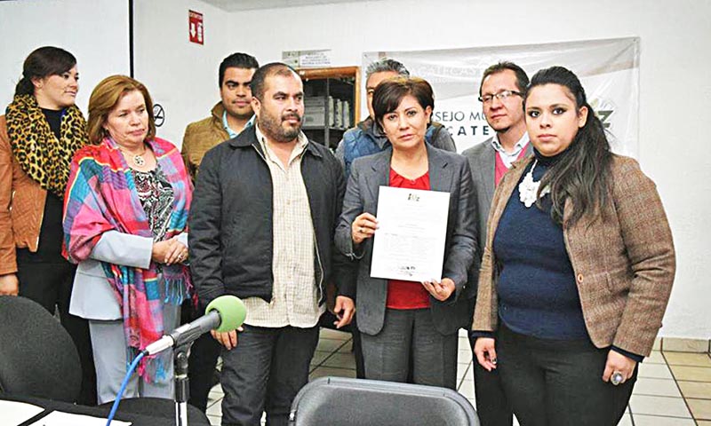 Judit Guerrero recibió este miércoles la constancia de mayoría y validez por parte del Consejo Municipal Electoral ■ FOTO: LA JORNADA ZACATECAS