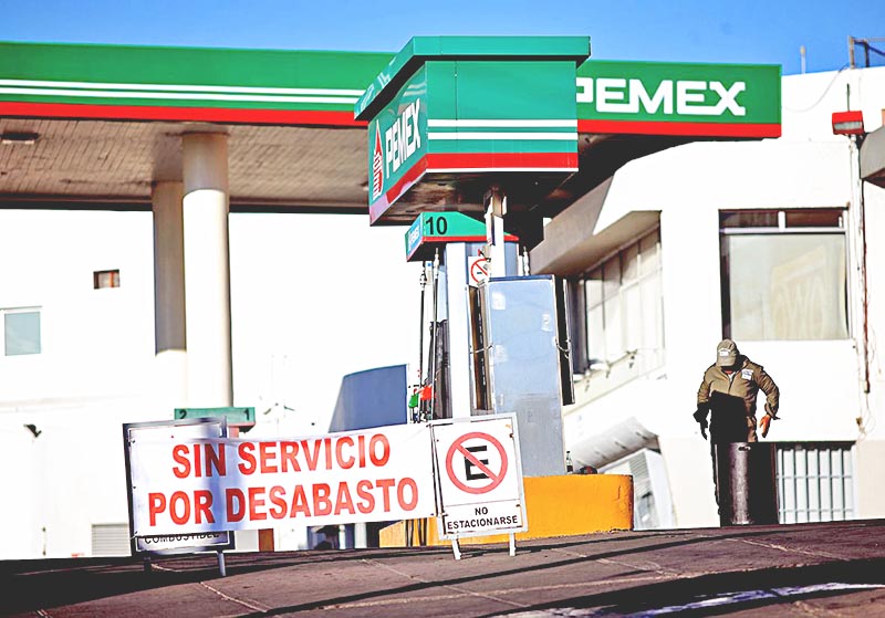 Entre las causas, explica, por las cuales subirá el precio de la gasolina, está el alza en el dólar, ya que el combustible que se consume en México, al ser importado, se cotiza en la moneda estadounidense ■ foto: ernesto moreno