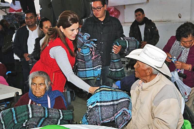 La presidenta honorífica del DIF Estatal Zacatecas, Cristina Rodríguez de Tello, encabezó los actos de entrega ■ foto: LA JORNADA ZACATECAS
