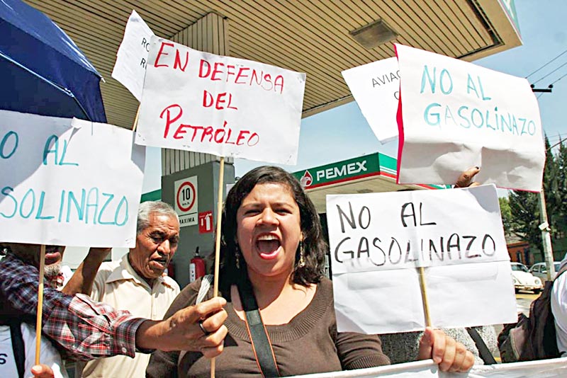 En varias partes del país ya iniciaron protestas en rechazo al aumento de los combustibles ■ foto: proceso