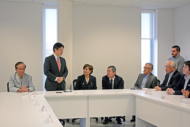 La presidenta Judit Guerrero se reunió con Tanabe Nobuhiro, alcalde de la ciudad, Shizouka, Japón, una comitiva de 15 empresarios, y representantes de la banca de aquella localidad ■ FOTO: LA JORNADA ZACATECAS