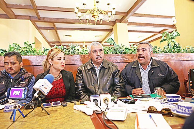 En conferencia de prensa, los abogados anunciaron su unión con la organización Zacatecas en Lucha 1 ■ foto: andrés sánchez