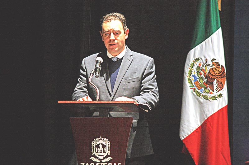 El gobernador Alejandro Tello señaló que el muro también nos va a ayudar para que no entre tanto armamento y no haya tantas muertes en México ■ foto: ernesto moreno