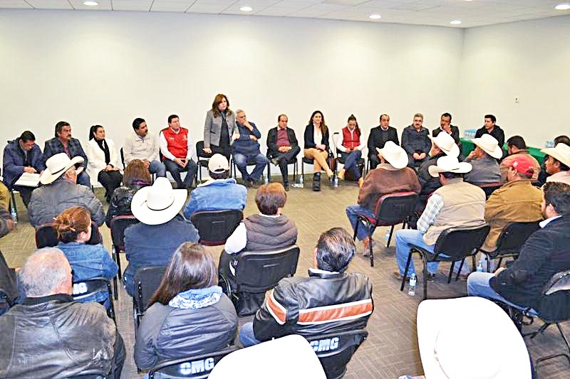 En reunión, representantes de los productores manifestaron su preocupación por la situación que enfrentan y por el incremento a los combustibles, por lo que solicitaron el respaldo de las autoridades ■ foto: la jornada zacatecas