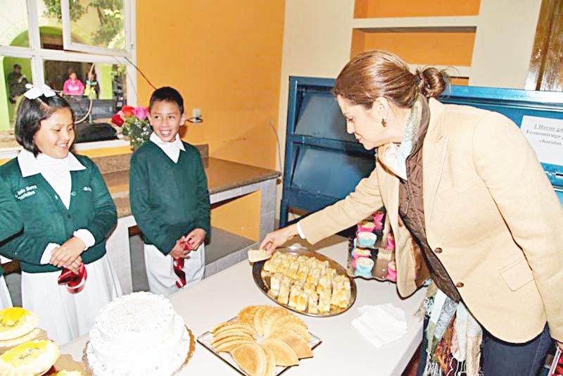 Inauguración de la panadería, donde capacitarán a niños y jóvenes para aprender el oficio ■ foto: la jornada zacatecas