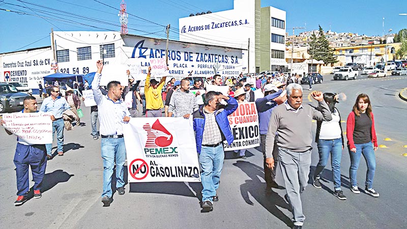 Manifestantes informaron que continuarán las marchas en el estado ■ foto: rafael de santiago
