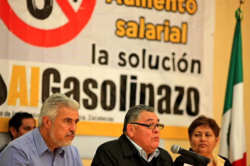 Conferencia de prensa del Sol Azteca, al centro el presidente estatal, Arturo Ortiz ■ foto: ernesto moreno