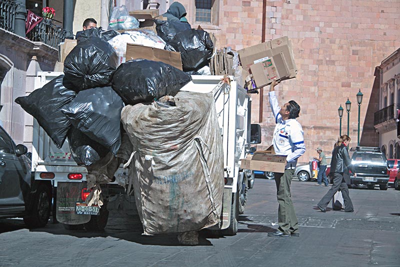 La alcaldesa recalcó que por su parte, el municipio cumplirá en tiempo y forma con la disposición de la basura ■ foto: la jornada zacatecas