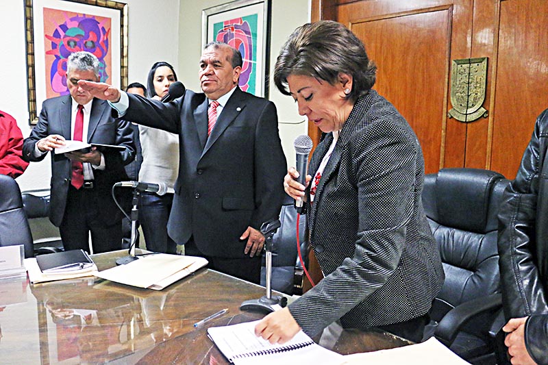 Judit Magdalena Guerrero López, alcaldesa de Guadalupe, durante la designación de su gabinete ■ FOTO: LA JORNADA ZACATECAS