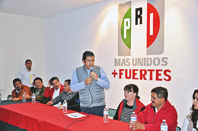 El líder estatal del tricolor, Roberto Luévano, encabezó los actos ■ foto: la jornada zacatecas