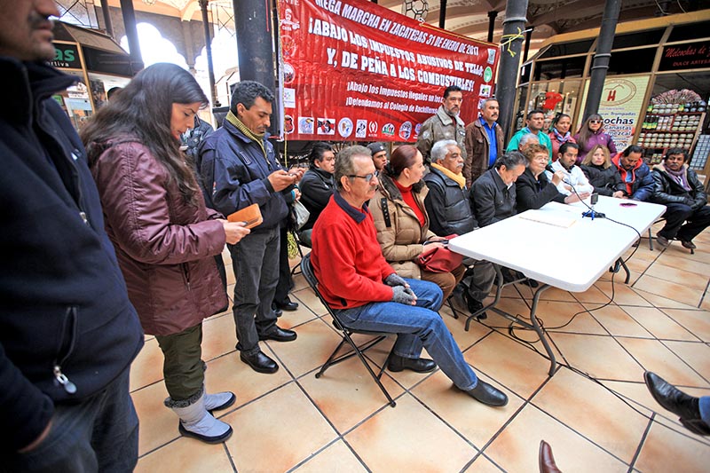 Integrantes de la Asamblea Estatal de las Resistencias Ciudadanas y Civiles durante conferencia de prensa ■ foto: ernesto moreno