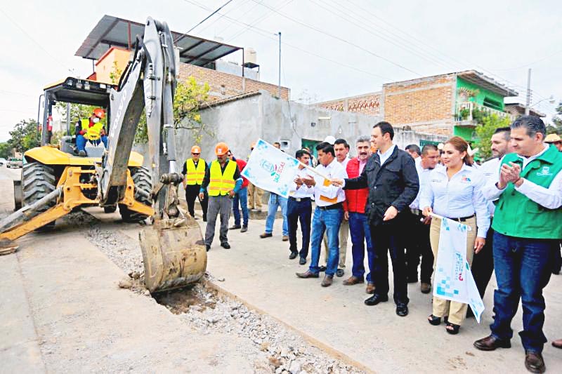 El mandatario participó en el arranque de obras , entre otras acciones ■ foto: la jornada zacatecas
