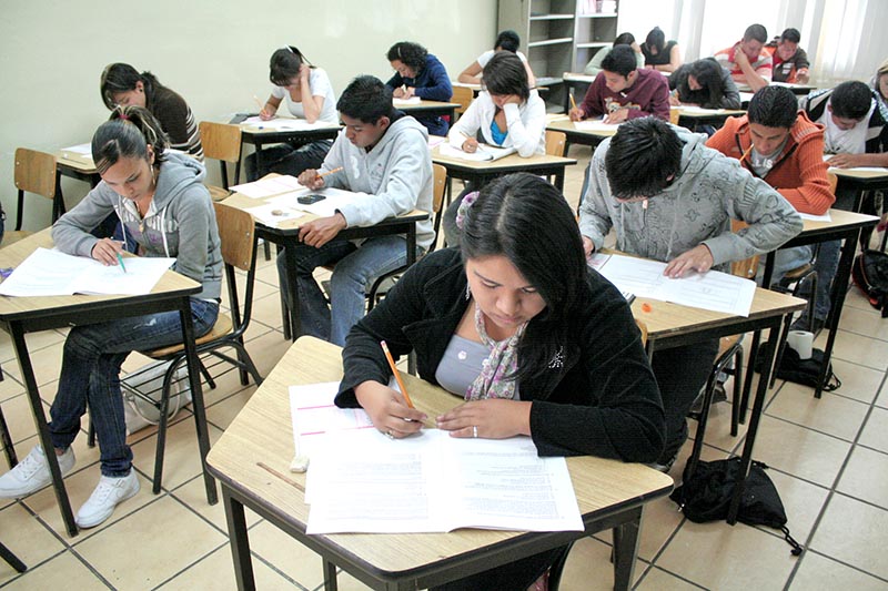 El apoyo económico beneficia a 10 mil 900 jóvenes que cursan educación superior en el estado ■ FOTO: LA JORNADA ZACATECAS