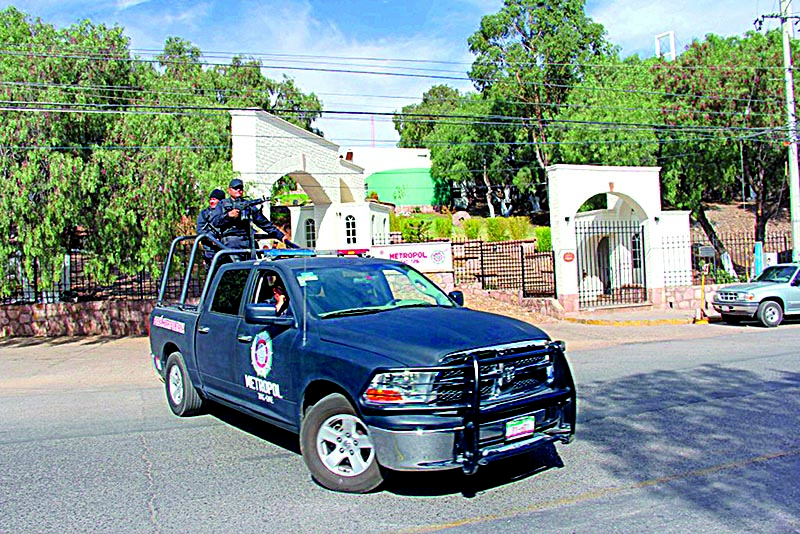 Vehículo de la Policía Metropolitana ■ foto: la jornada zacatecas