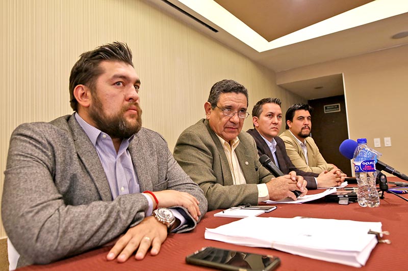 Integrantes de la Asociación de Ingenieros de Minas, Metalurgistas y Geólogos de México (AIMMGM) brindaron una conferencia de prensa ■ foto: andrés sánchez