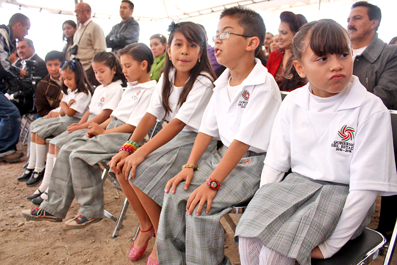 La pasada administración se entregaron uniformes completos a estudiantes de primaria ■ FOTO: LA JORNADA ZACATECAS